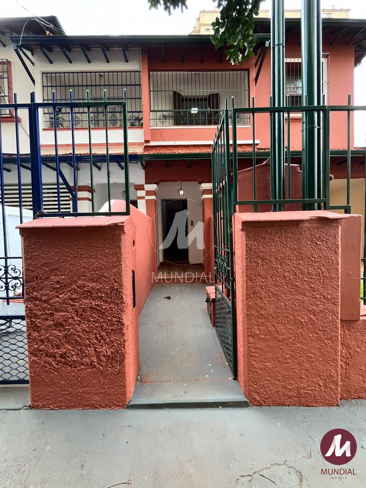 Fachadas que roubam a cena — Casa em Centro