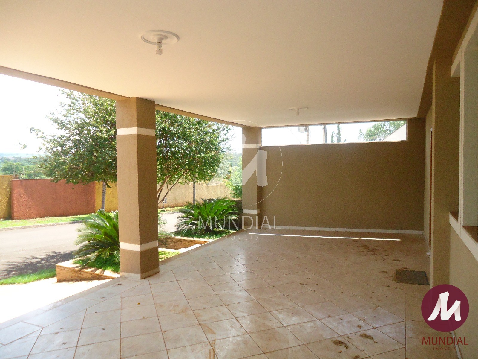 Garagem/estacionamento — foto 1