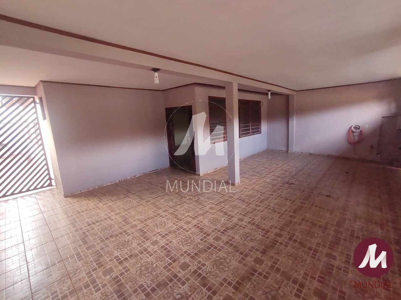 Garagem/estacionamento — foto 1