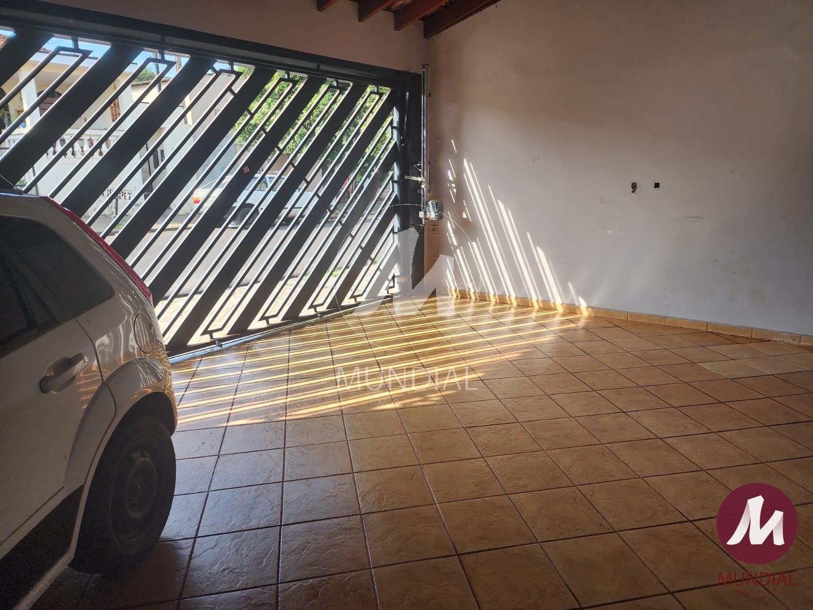 Garagem/estacionamento — foto 1