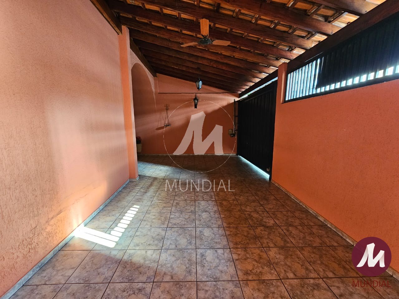 Garagem/estacionamento — foto 2
