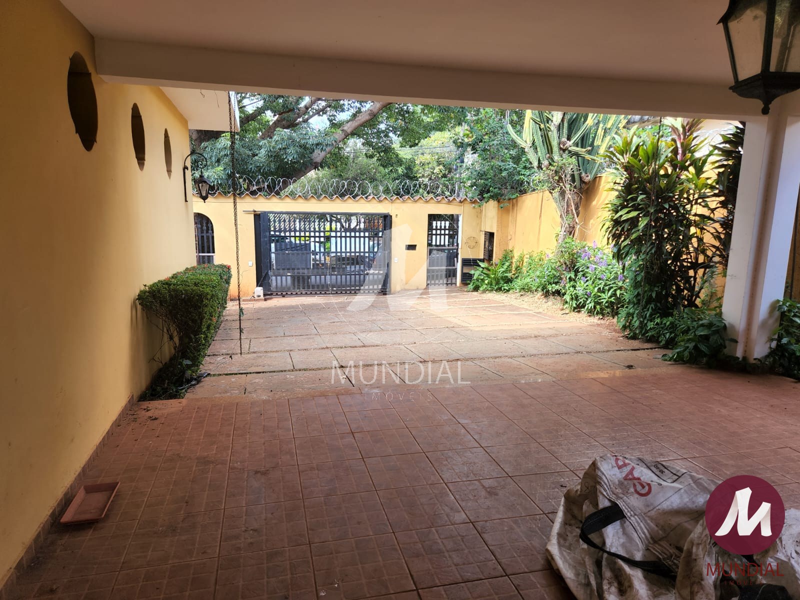 Garagem/estacionamento — foto 1