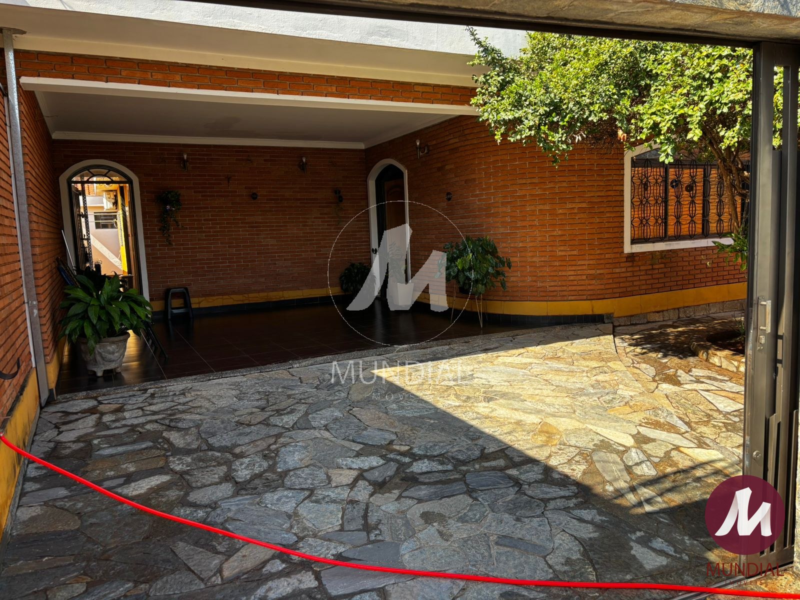 Garagem/estacionamento — foto 1
