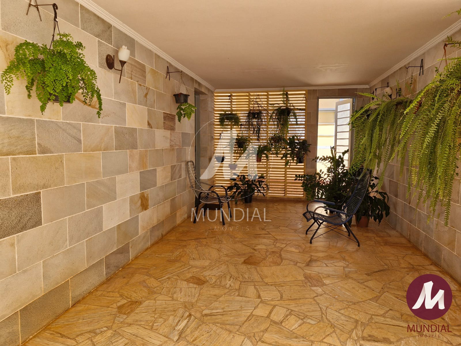 Garagem/estacionamento — foto 1