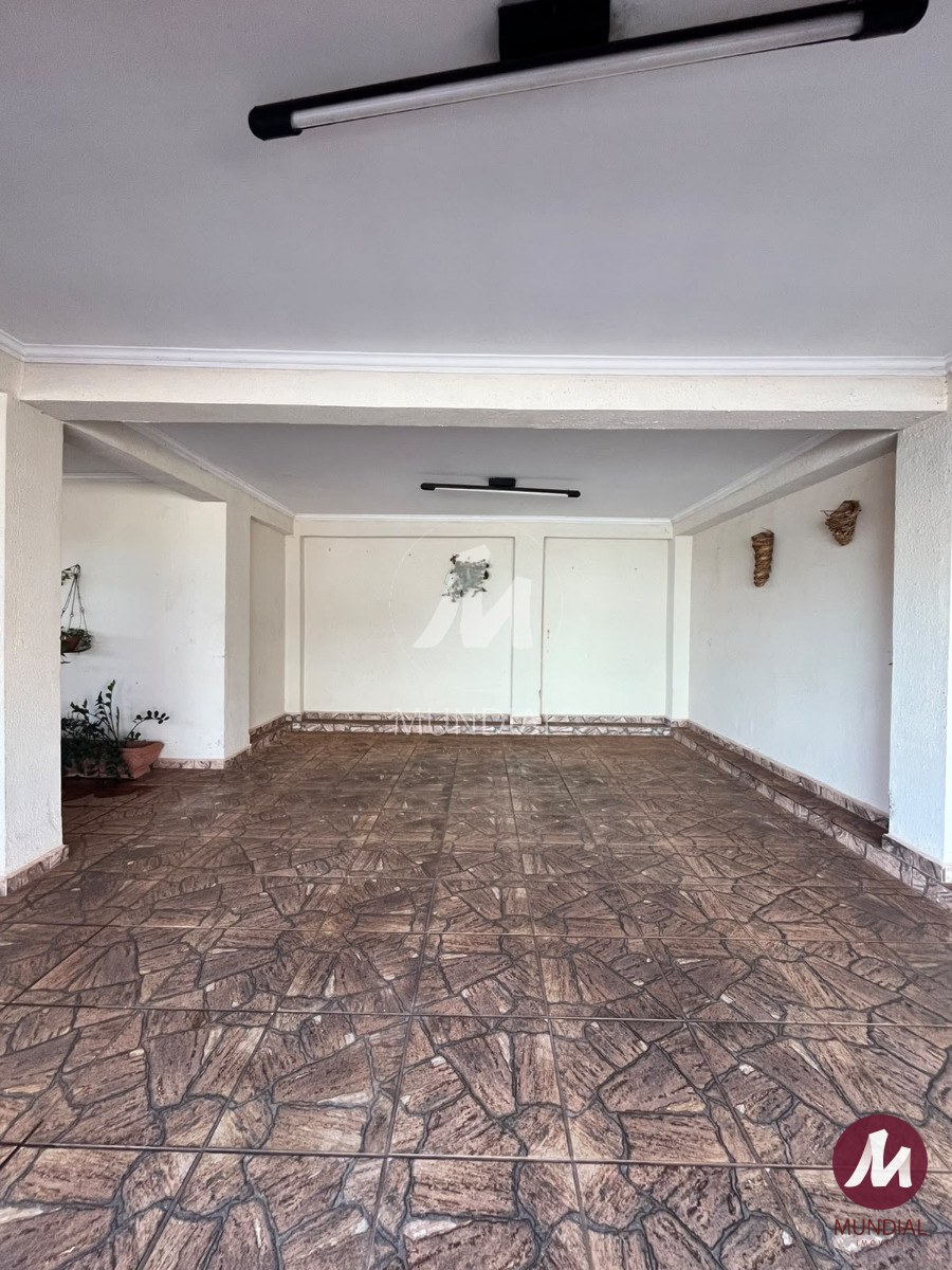 Garagem/estacionamento — foto 1