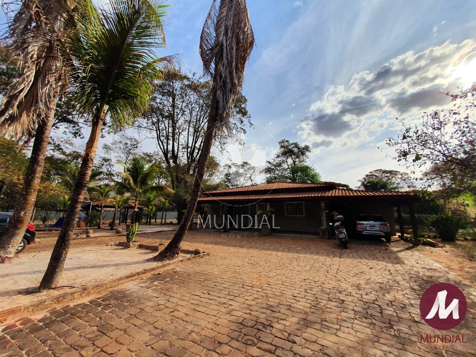 Garagem/estacionamento — foto 1