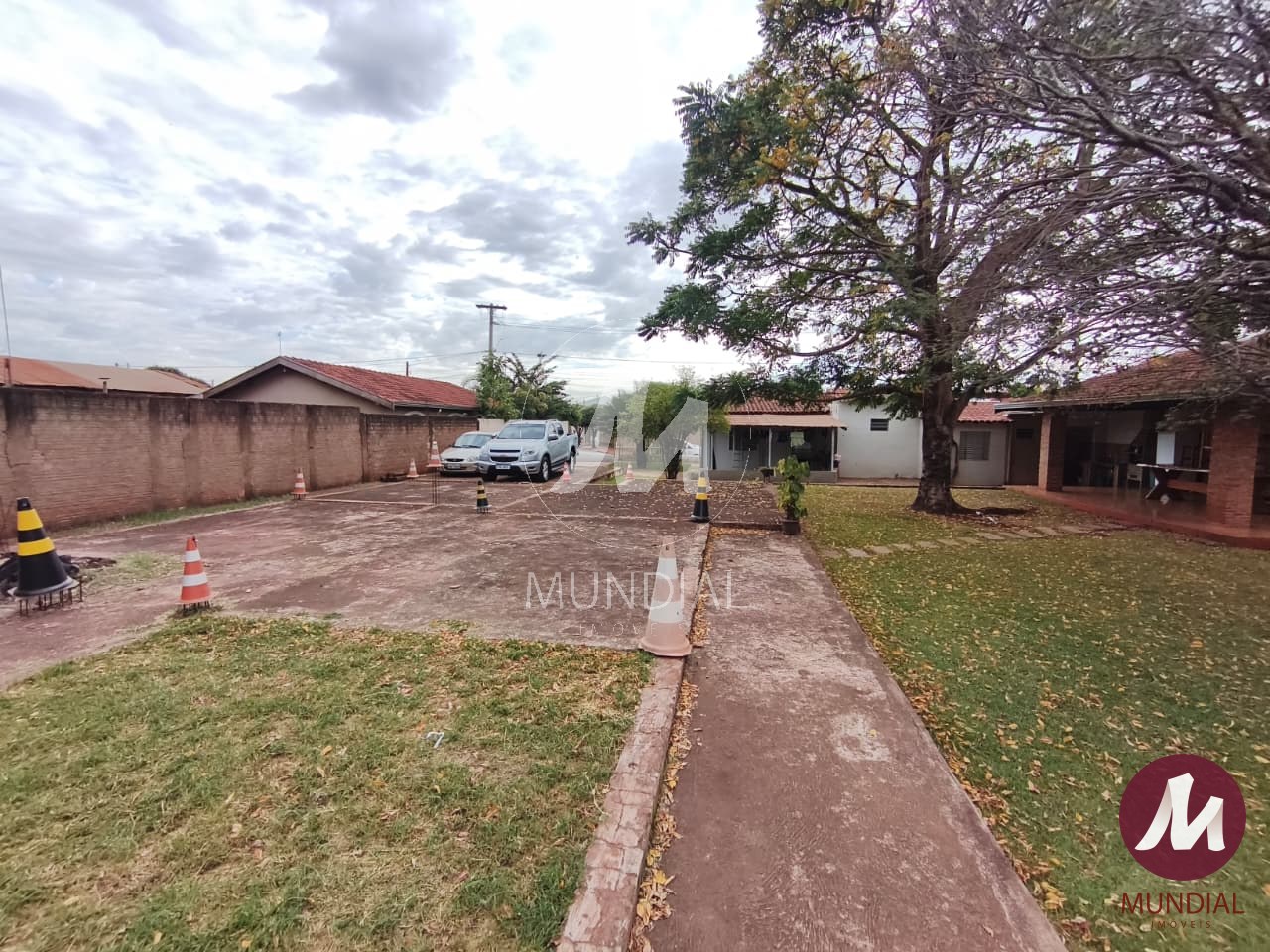 Garagem/estacionamento — foto 1