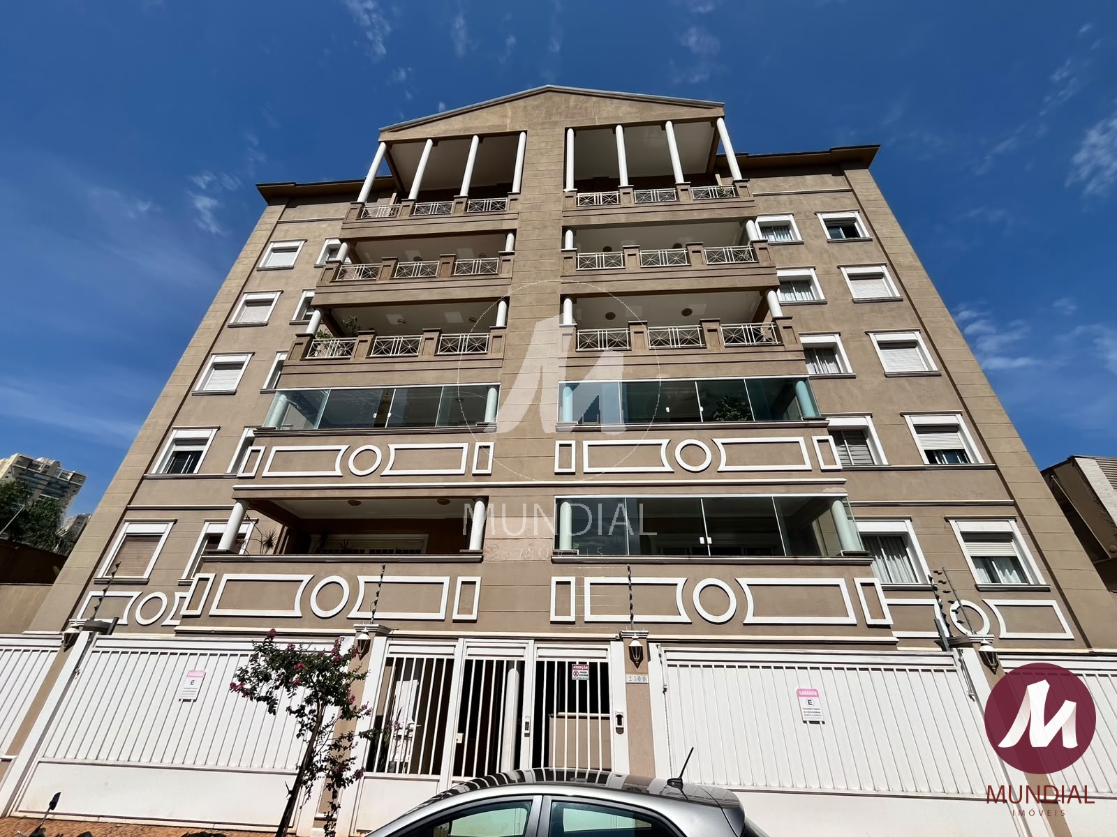 Fachadas que roubam a cena — Apartamento em Jardim Botanico