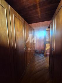14 - Closet
