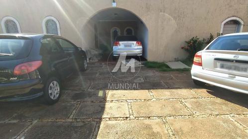 2 - Garagem/estacionamento