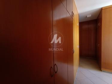 14 - Closet