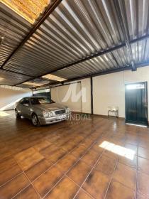 1 - Garagem/estacionamento