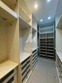 28 - Closet