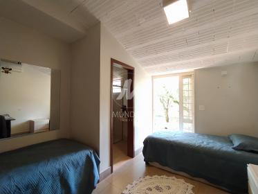 25 - Suite