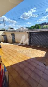 15 - Garagem/estacionamento