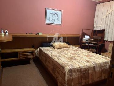 18 - Dormitorio
