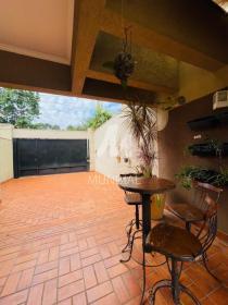 30 - Garagem/estacionamento
