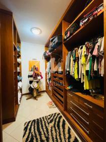 37 - Closet