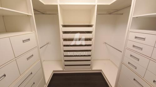 17 - Closet