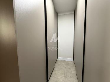 13 - Closet