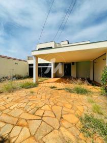 2 - Garagem/estacionamento