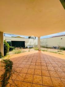 4 - Garagem/estacionamento