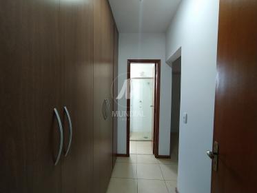 19 - Closet