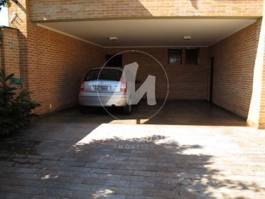 39 - Garagem/estacionamento