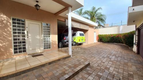 1 - Garagem/estacionamento