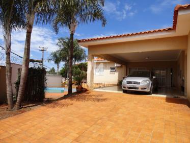 2 - Garagem/estacionamento