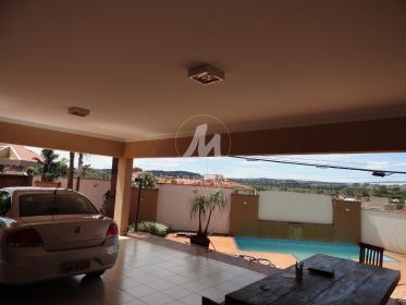 37 - Garagem/estacionamento