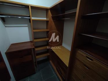 22 - Closet