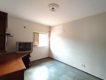 27 - Dormitorio