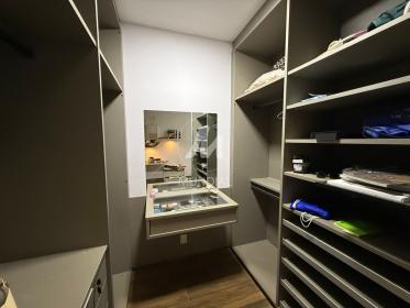 14 - Closet
