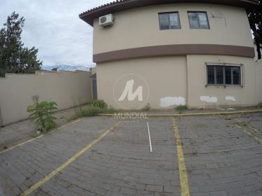 2 - Garagem/estacionamento