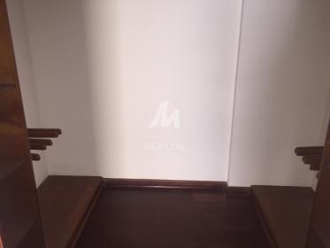 18 - Closet
