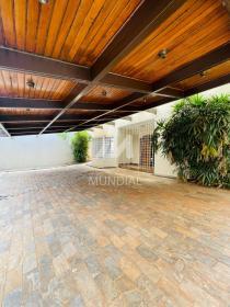 2 - Garagem/estacionamento