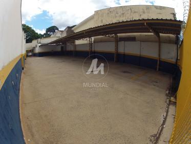 4 - Garagem/estacionamento