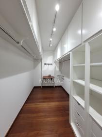 23 - Closet