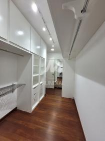 24 - Closet