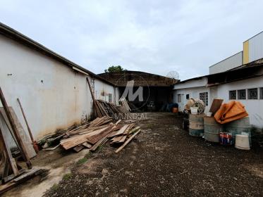 7 - Garagem/estacionamento