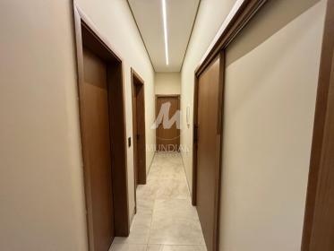 13 - Closet