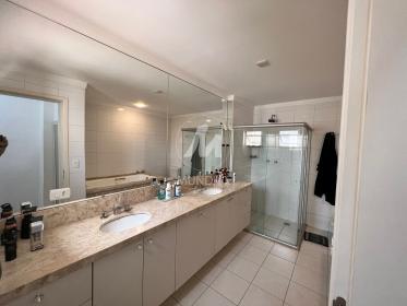 25 - Suite