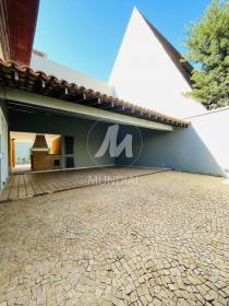 4 - Garagem/estacionamento