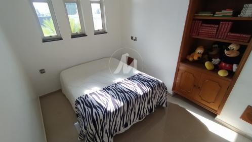 23 - Dormitorio