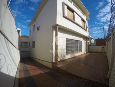 3 - Garagem/estacionamento