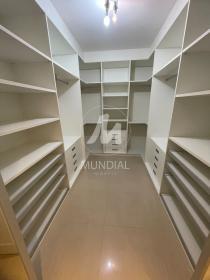 35 - Closet