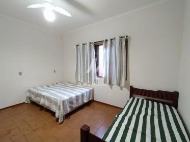 20 - Dormitorio