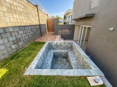 17 - Piscina