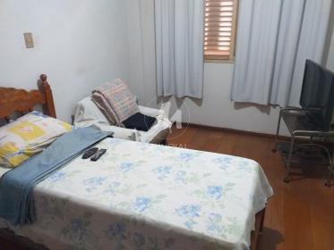 12 - Dormitorio